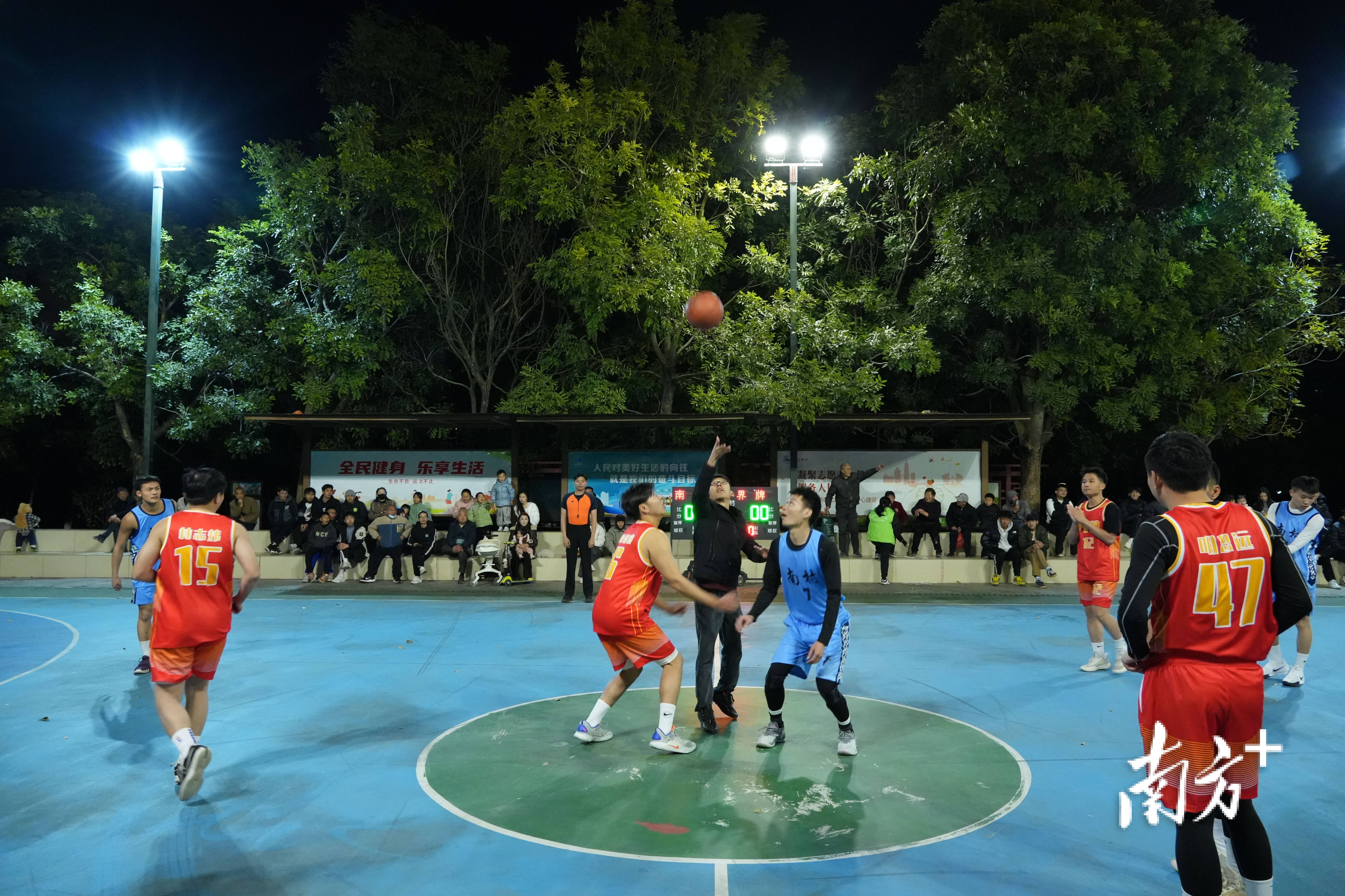 篮球赛激烈角逐 篮球赛激烈角逐